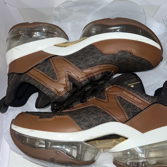 BRAND NEW Michael Kors sneakers - Picture 3 of 6